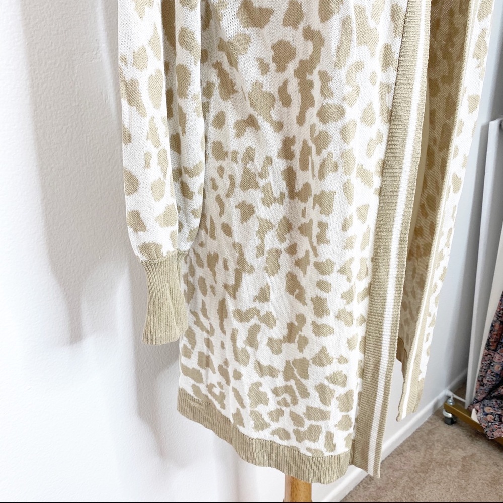Eight 18 Cream Color Leopard Cardigan Size Medium - Picture 5 of 8